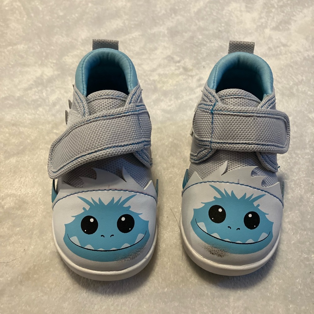 Ikiki yeti squeaker shoes